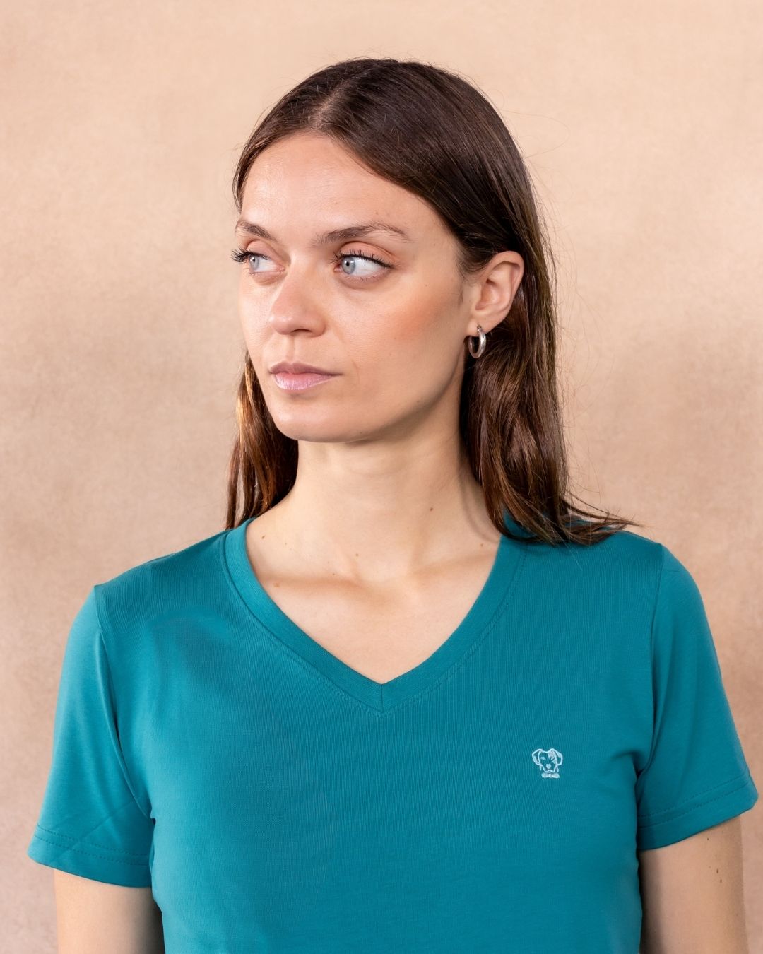 Camiseta Antimanchas Cuello V Verde Jade