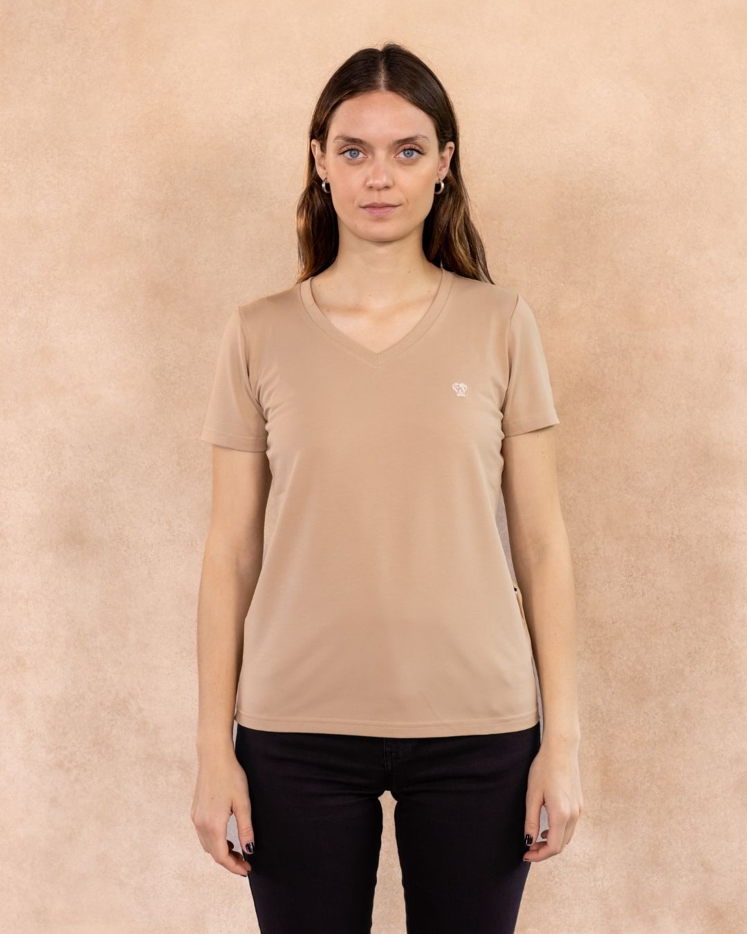 Camiseta Antimanchas Cuello V Arena