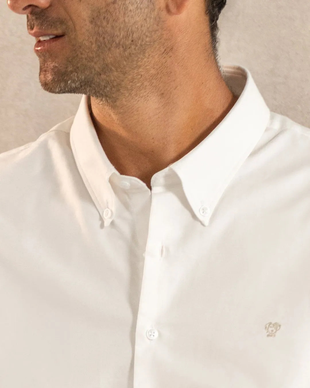 Camisa Antimanchas Oxford Blanco Logo Beige