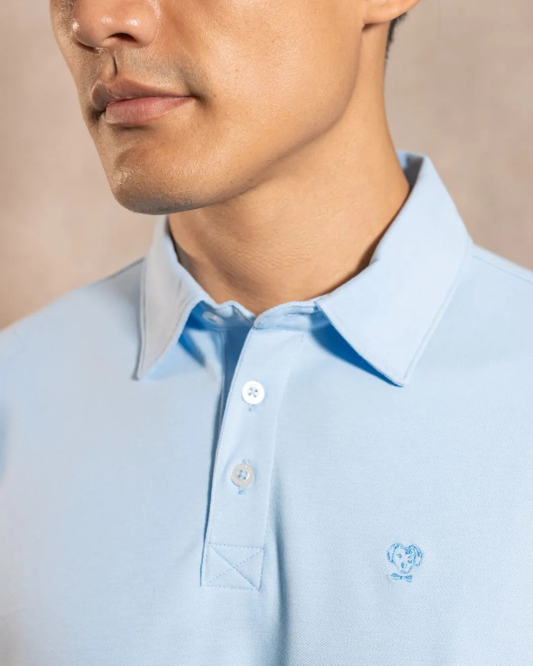 Polo Antimanchas Cuello Rígido Azul Celeste - Regular Fit