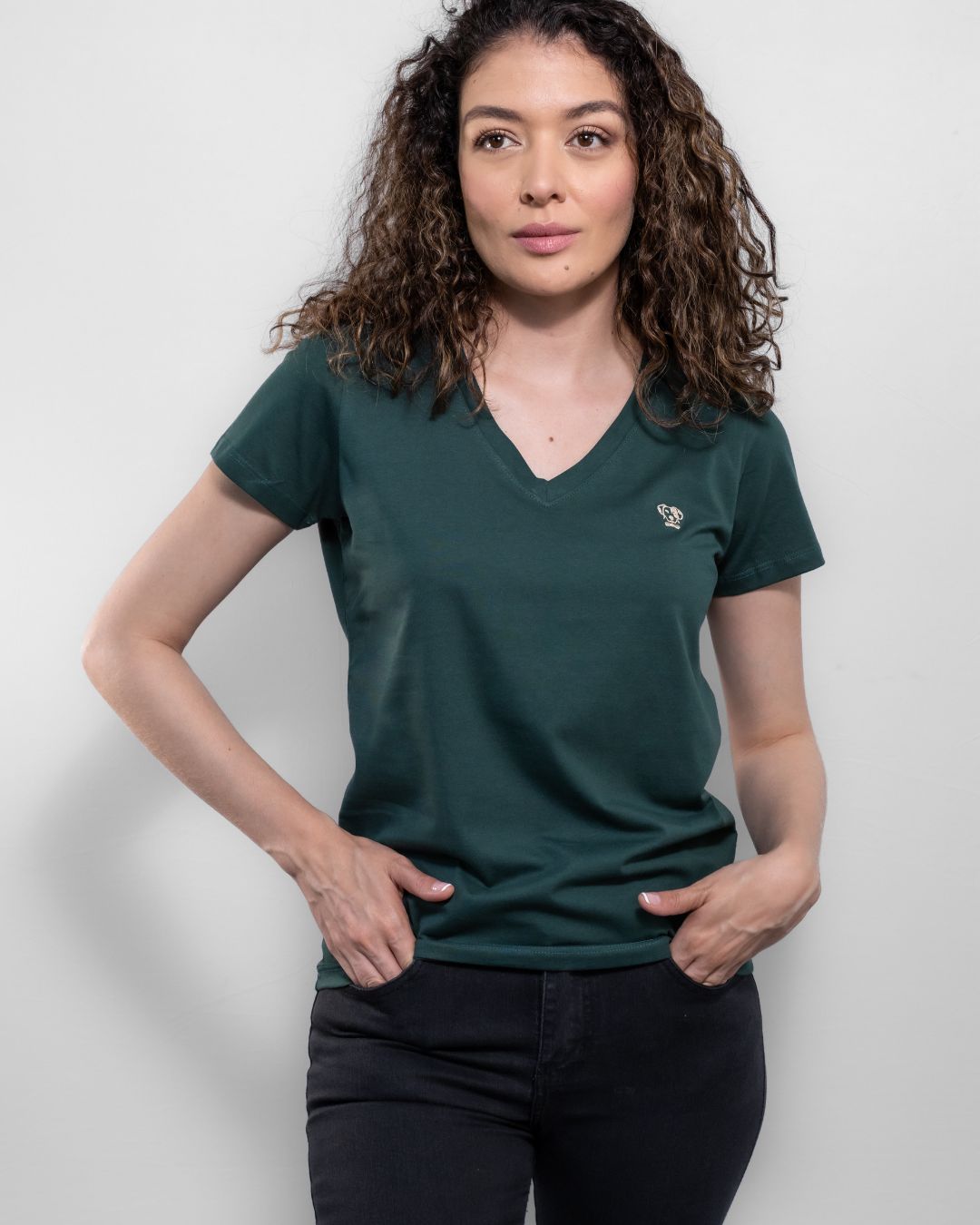 Camiseta Antimanchas Cuello V Verde Esmeralda - Regular Fit