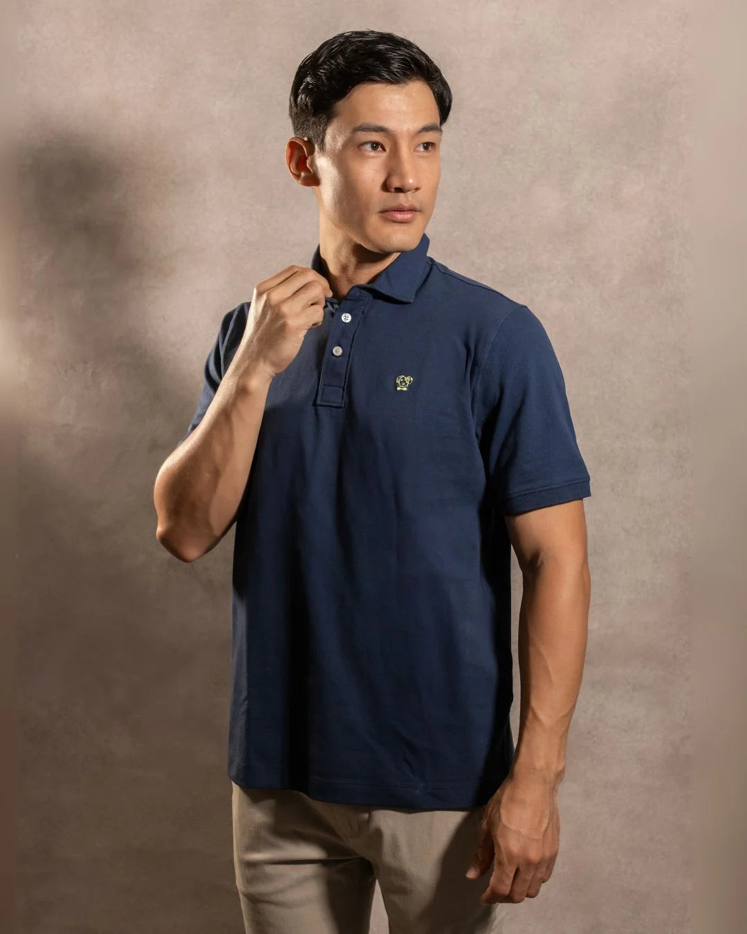 Polo Antimanchas Cuello Rígido Azul Navy