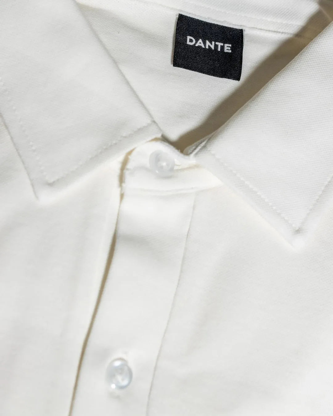 Polo Antimanchas Cuello Rígido Ivory - Regular Fit