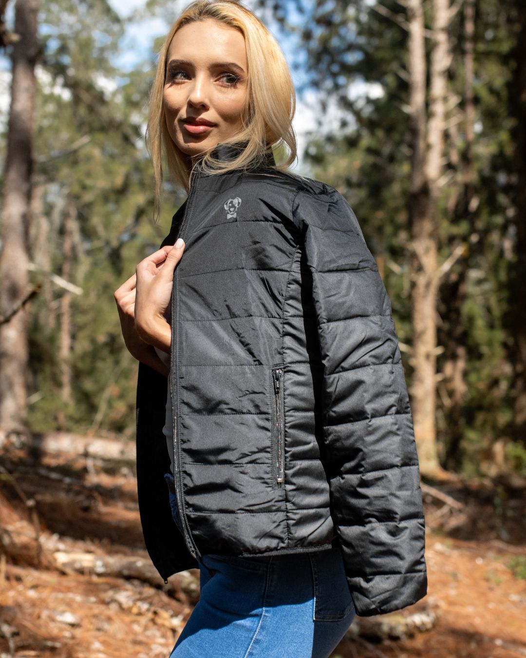 Chaqueta acolchada de mujer negra